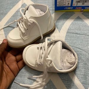 white hard bottom baby walking shoes